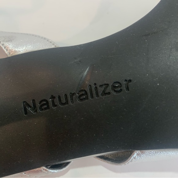 NATURALIZER metallic silver strappy sandals are the comfort line size 11 - Picture 15 of 16